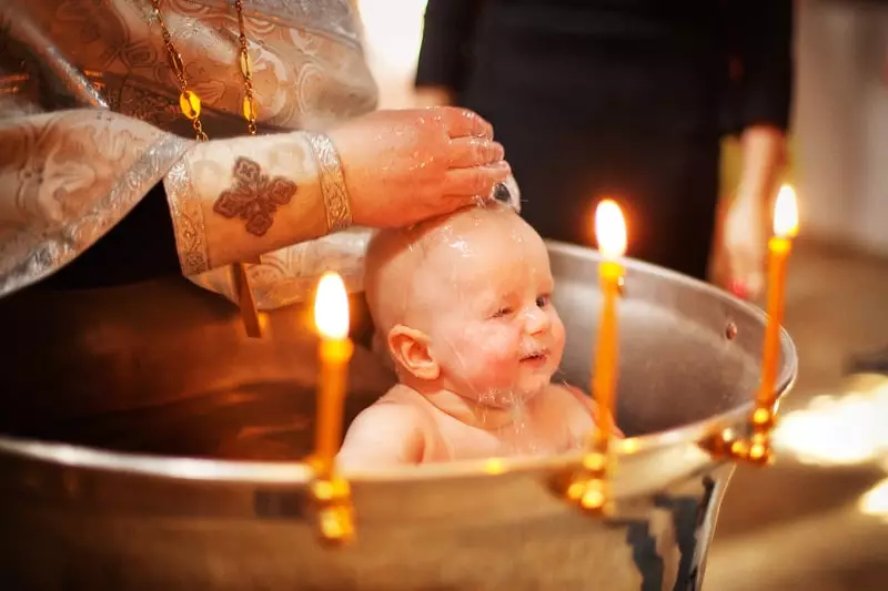 Երեխայի մկրտությունը