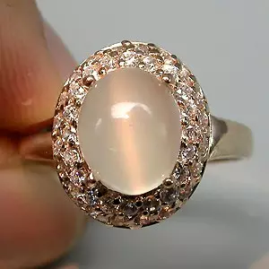 Ring s mesačným kameňom