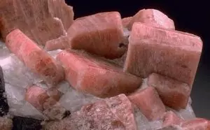 Stone Rodonit: Mineraalien paraneminen ja maagiset ominaisuudet