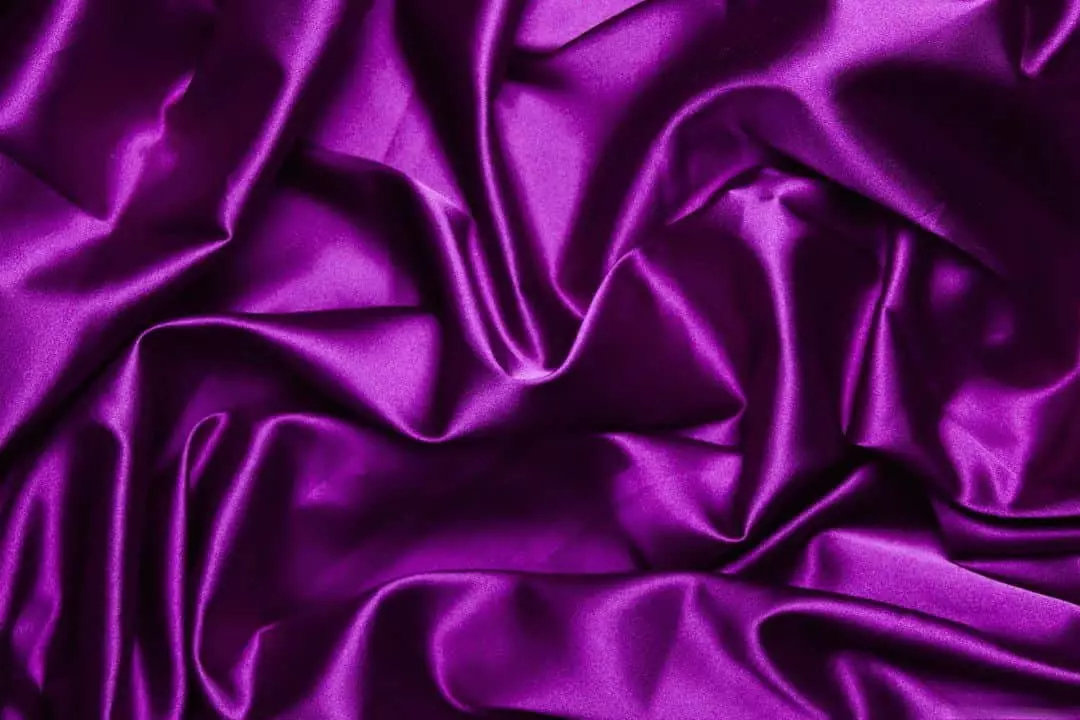 Warna ungu tenaga.
