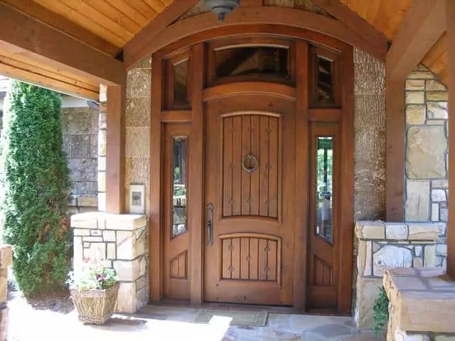 Puerta de entrada a la casa.