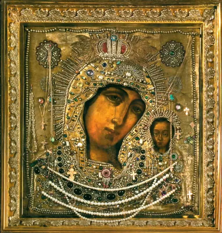 Icon Kazan de lá máithreacha Dé a bhaint