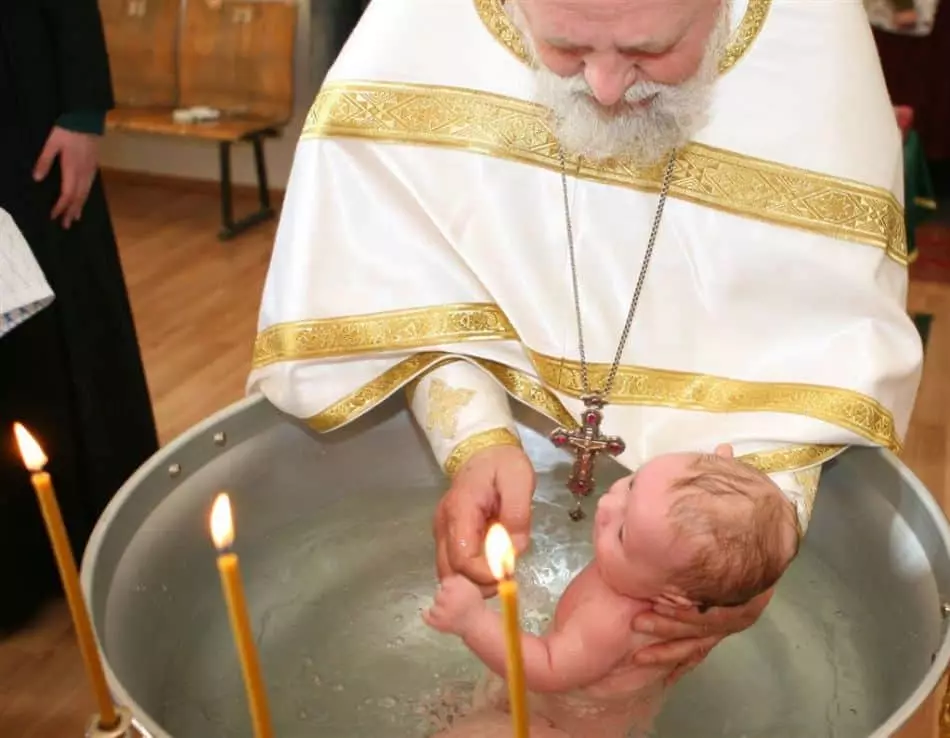 Làm thế nào để hôn một đứa trẻ trong nhà thờ