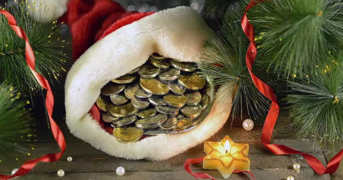Christmas cap with coins