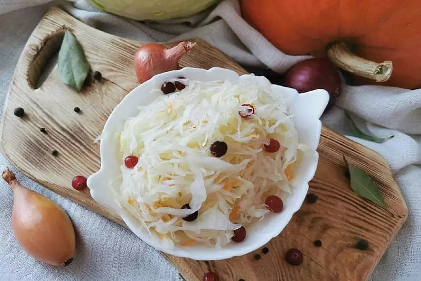 Bir tabakta sauerkraut