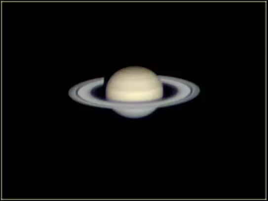 Saturn an 2 Haiser an enger Fra