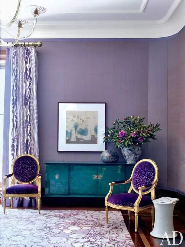 Akú farbu je kombinovaná s Lilac v interiéri