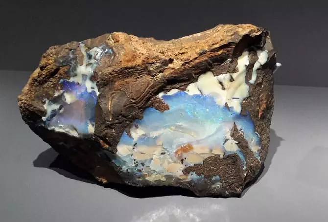 Kamenné opálové magické vlastnosti a komu