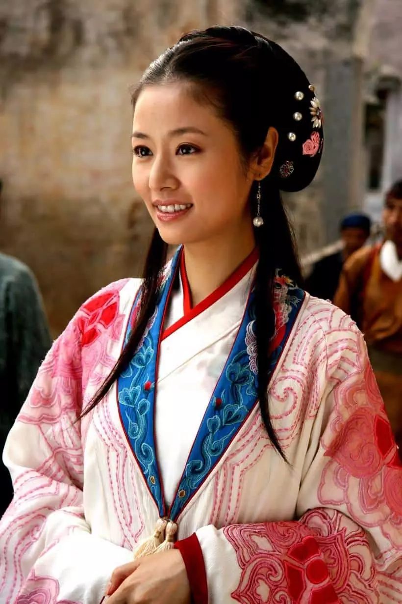 Mooi Chinees meisje in nationaal kostuum