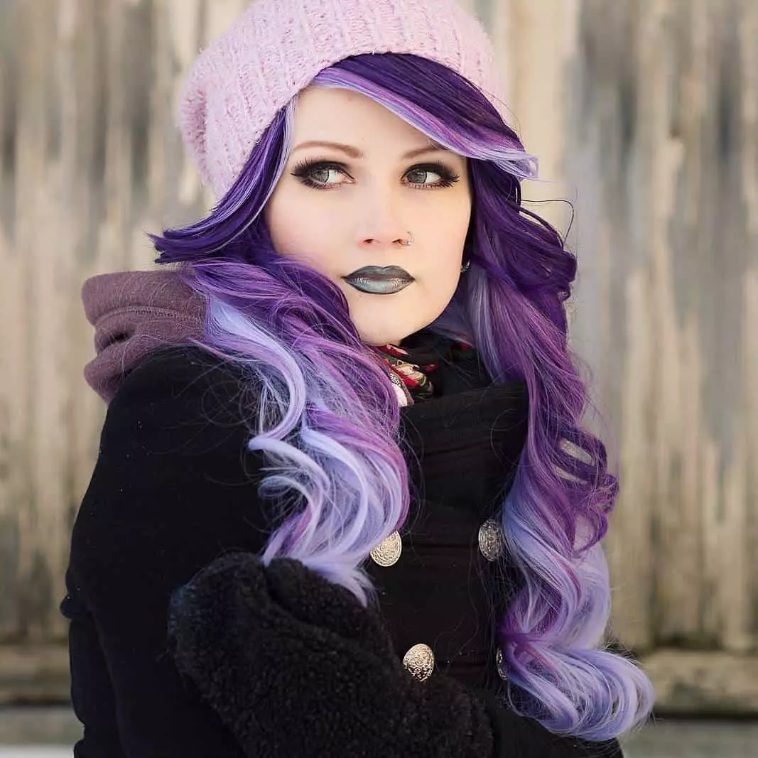 Lila Haarfarbe-Mädchen-Foto-Foto
