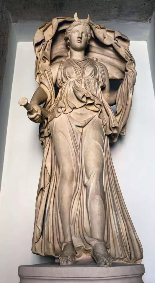 Статуята на древния римски богиня Селена