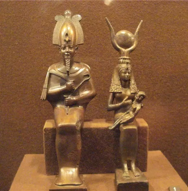 Figurines na Osiris da Isis
