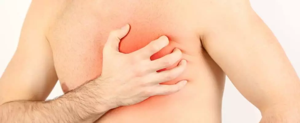 Itchies nipples në një njeri