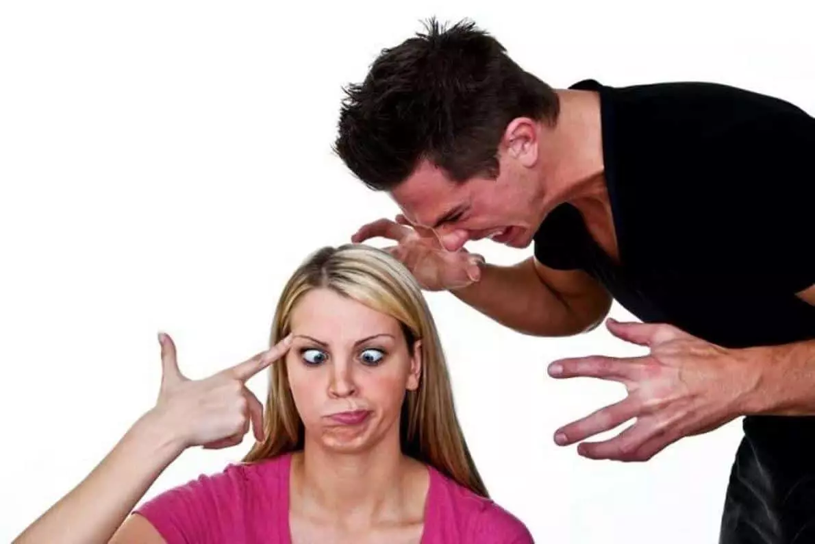 Ako naučiť manžela za nerešpektovanie: psychológové tipy 4406_1