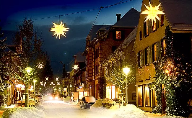 Лантернс на улицама Шведске у Новој години