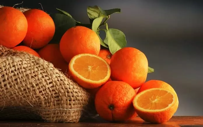آیین با پرتقال