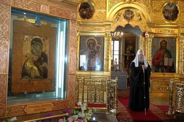 ไอคอนของแม่ของพระเจ้า Vladimir: ภาพถ่ายหมายถึงสิ่งที่เธอช่วยอธิษฐาน 4780_2