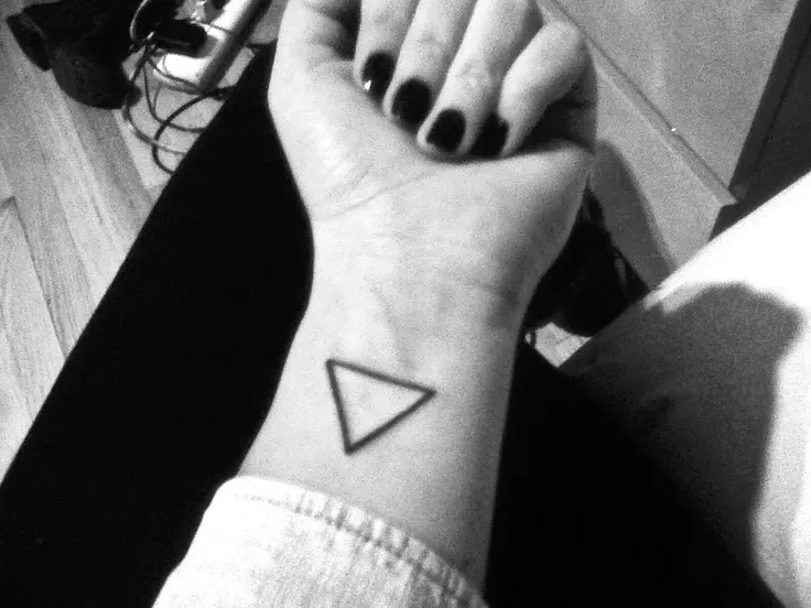 Tatuiruotė su trikampio nuotrauka