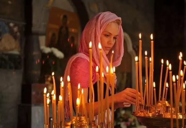 How to put candles in the church 5079_1