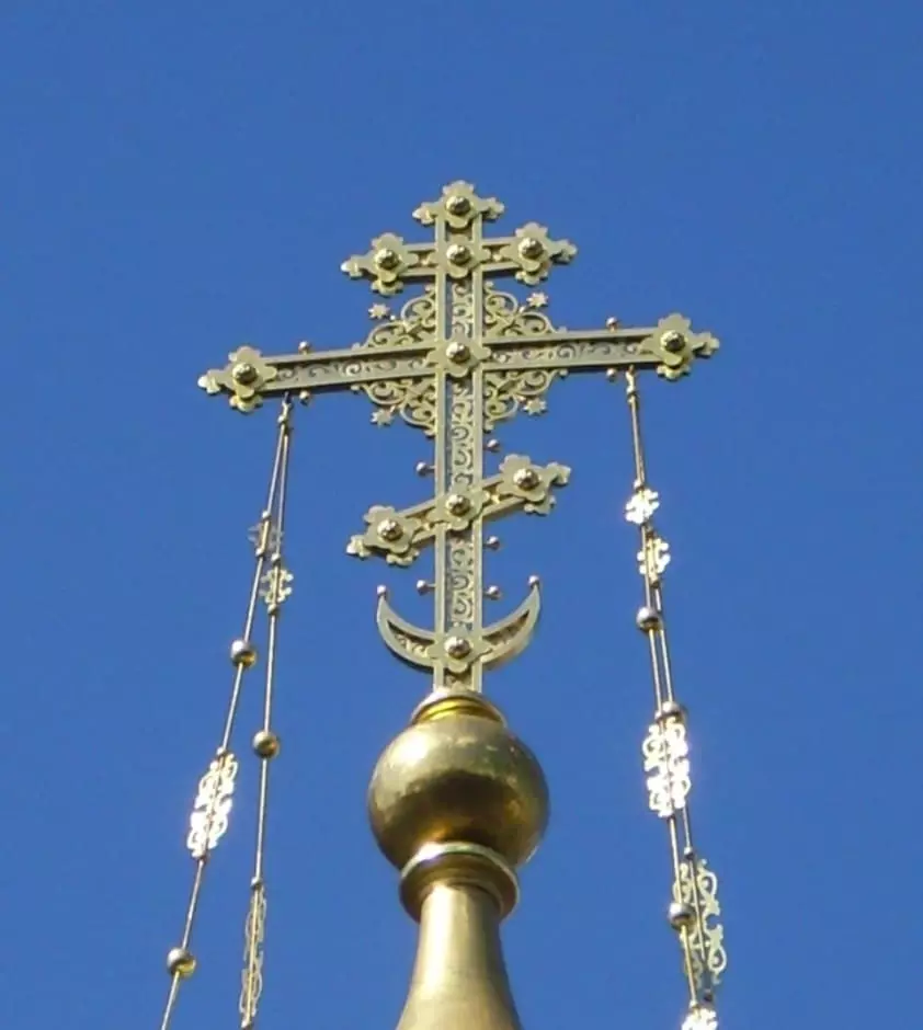 Biserică cruce cu semilună