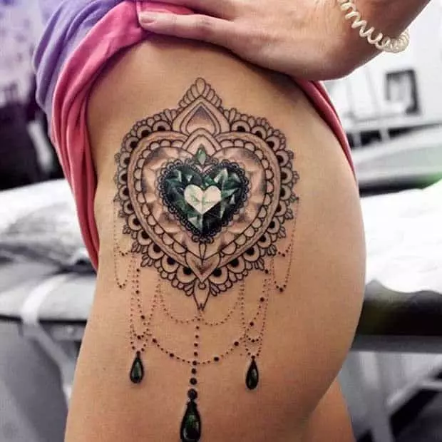 Krásna mandala tetovanie dievča