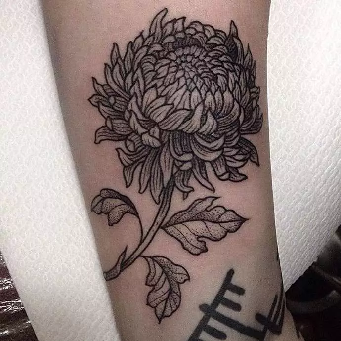 Tetoválás krizantém fotóval