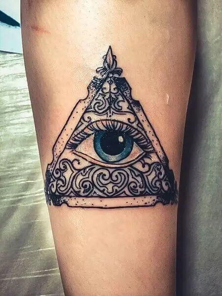 Augen Tattoo im Dreieckfoto