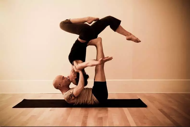 Pasangan yoga.