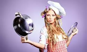 Gadis di dapur