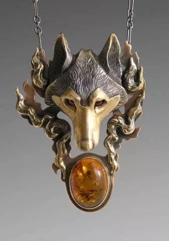 Amulette avec un totem de loup
