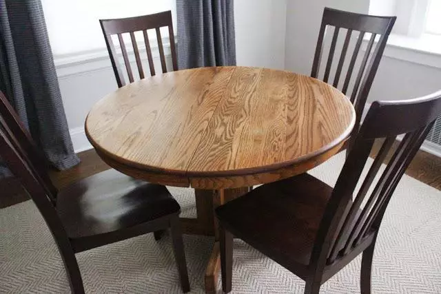Sandalye ile masa