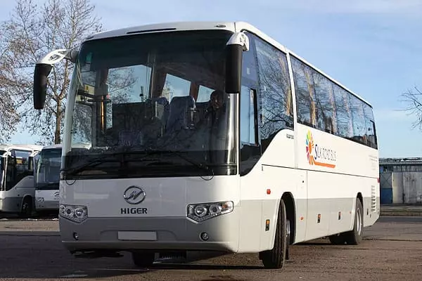 White avtobus