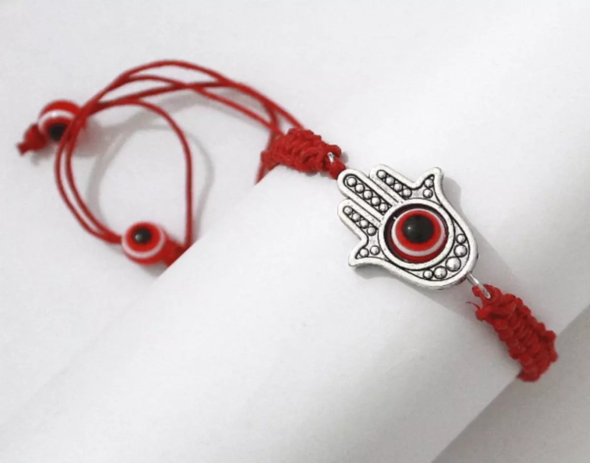 Røde tråde fra Jerusalem: Sådan binder du på håndleddet og hvad bønnen læser 606_7