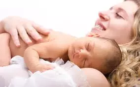Mãe com uma criança