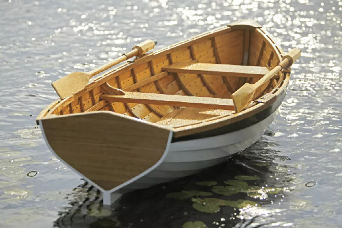 סירה על מים
