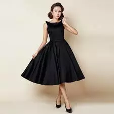 सुन्दर कालो पोशाक