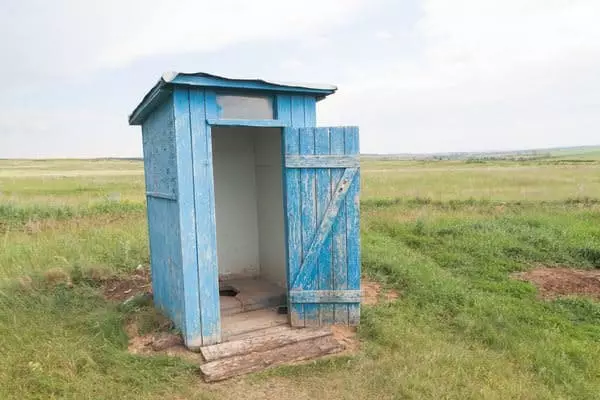 लकड़ी का शौचालय