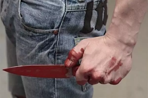 סכין בדם