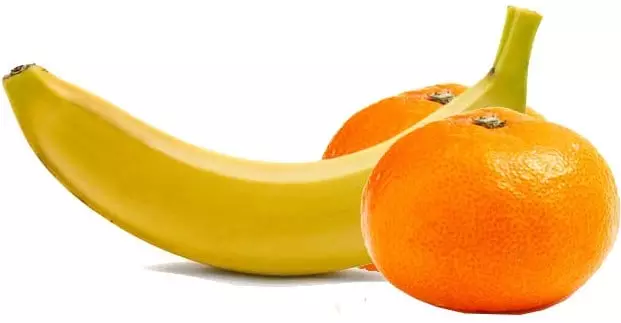 Banana in pomaranče