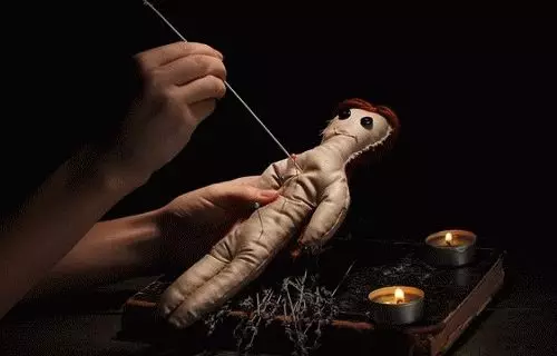 en voodoo docka