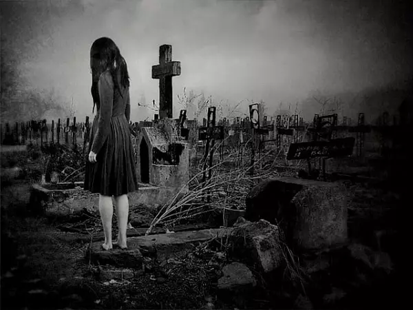 I mørket i kirkegården