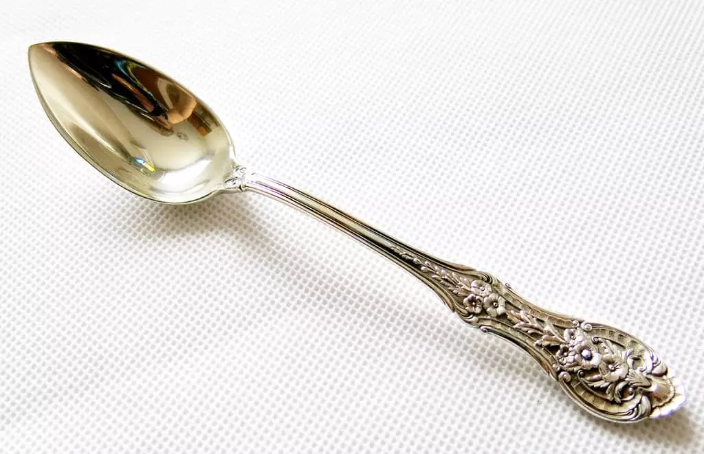Spoon дар сари суфра