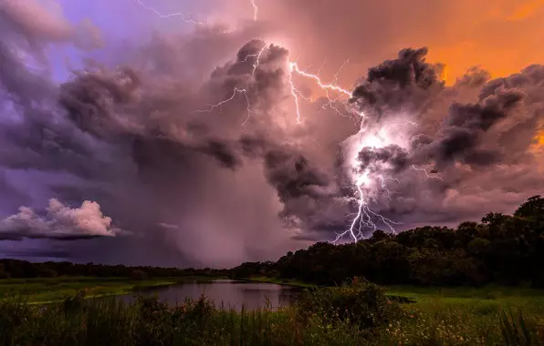 Awan dan Lightning.
