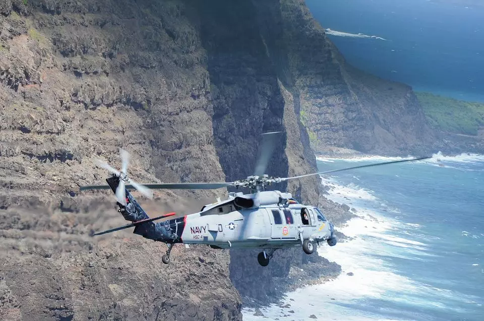 Helikopters pār jūru
