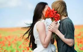 Kiss с цветя