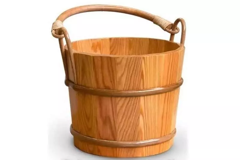 木製のバケツ
