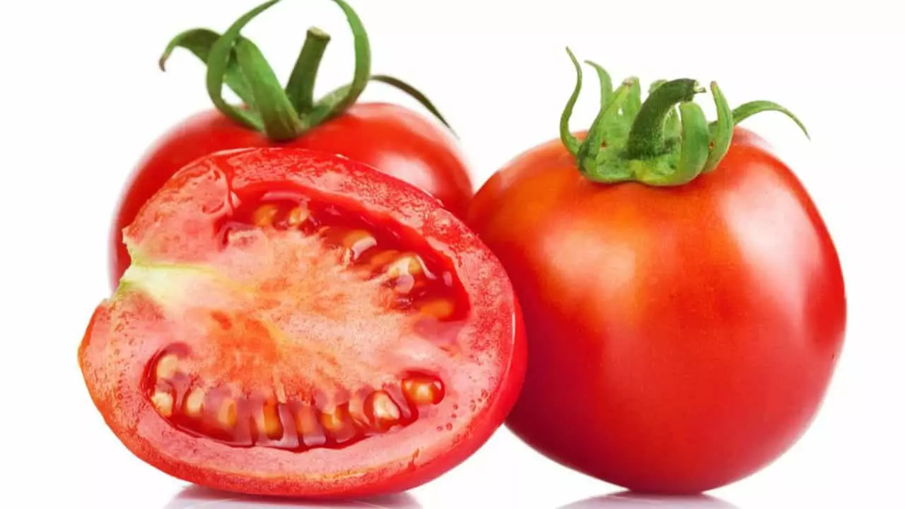 Kaks tomatit