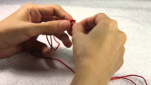 Hur man knyter en röd tråd