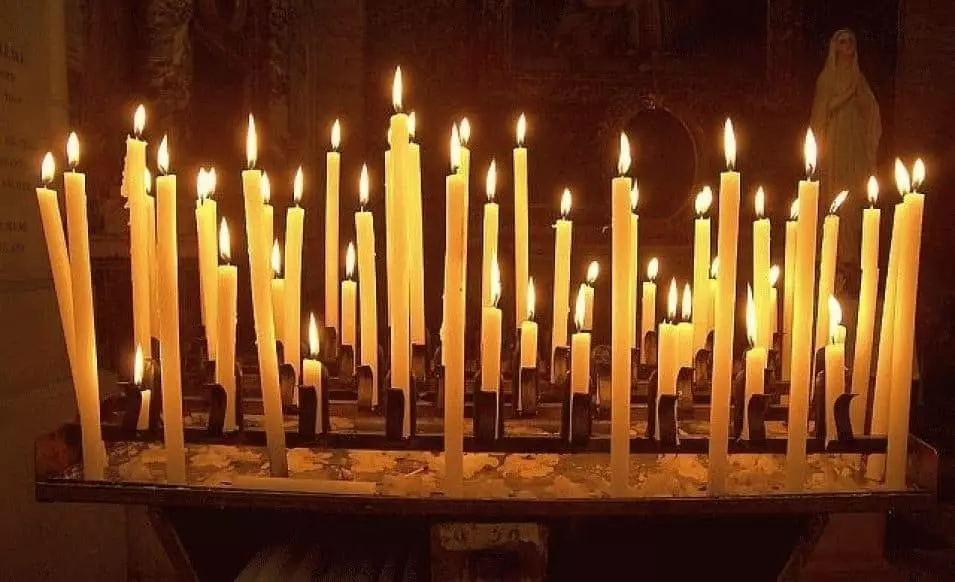 Ce vise de lumânări ale bisericii