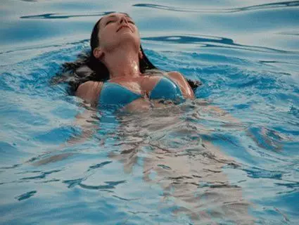 Тълкуване на сънища: Какво мечтае да плува в басейна? 7684_2